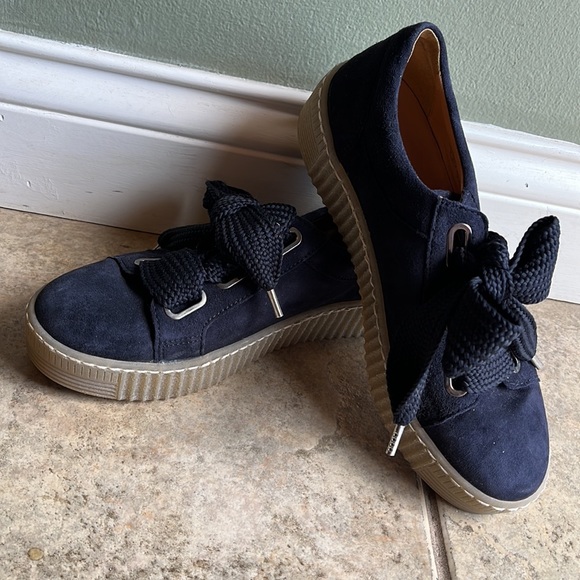 NEW!! Gabor Navy Wide Lace Tennis Shoes | Size 4 1/2 - Picture 12 of 12
